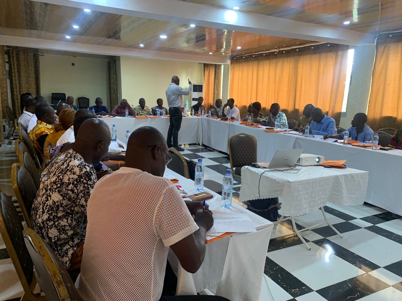 RECRUTEMENT D’ENTREPRISES PRESTATAIRES EN VUE DE L’ORGANISATION ET LA GESTION COMPLETE DES SESSIONS DE FORMATION DES MEMBRES DE COMITES VILLAGEOIS DE GESTION FONCIERE RURALE (CVGFR) INTERVENANT DANS LA MISE EN ŒUVRE DU PRESFOR